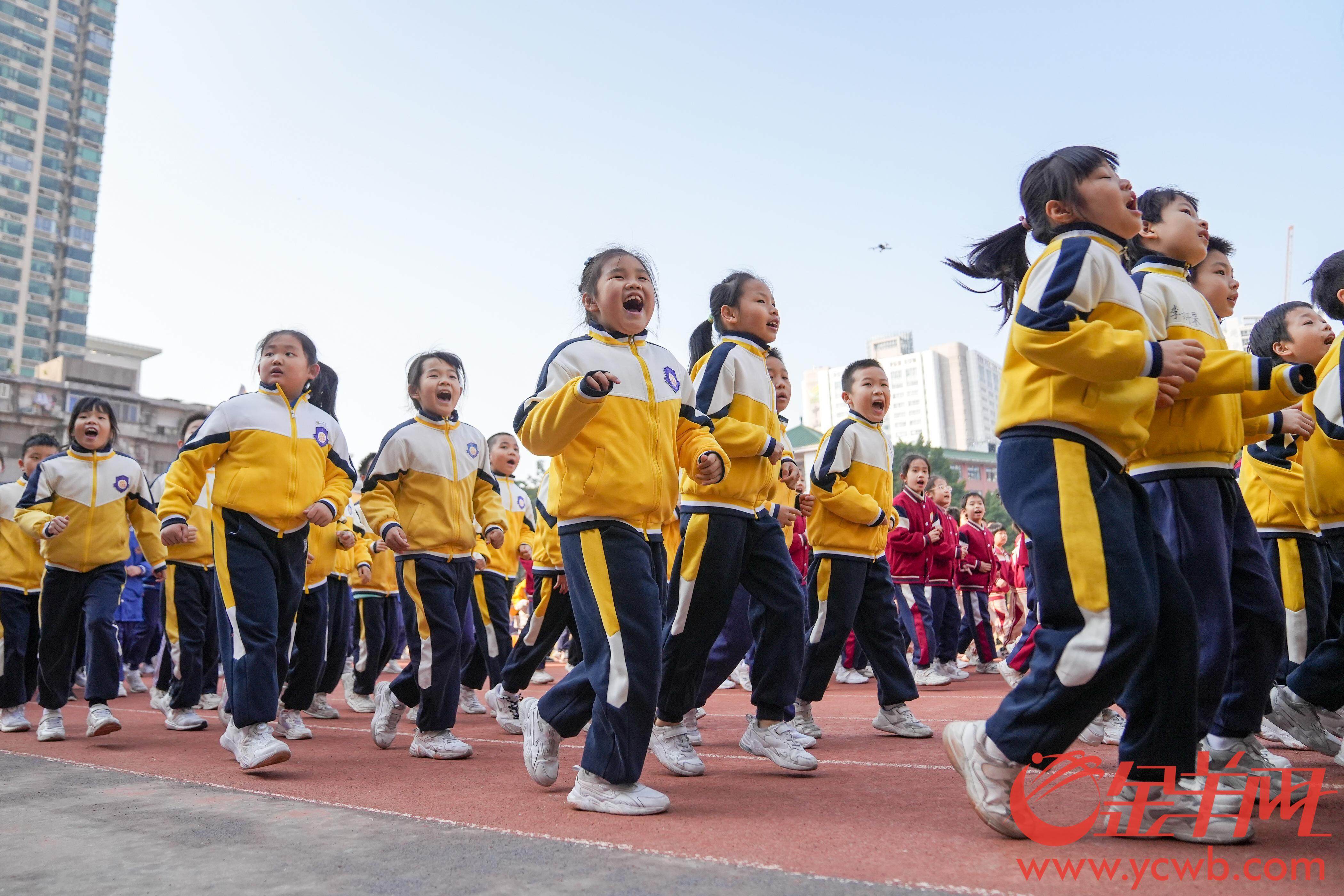 视频｜与“亚洲飞人”共传火炬小北路小学趣味体育节点燃“十五运”激情(图4)