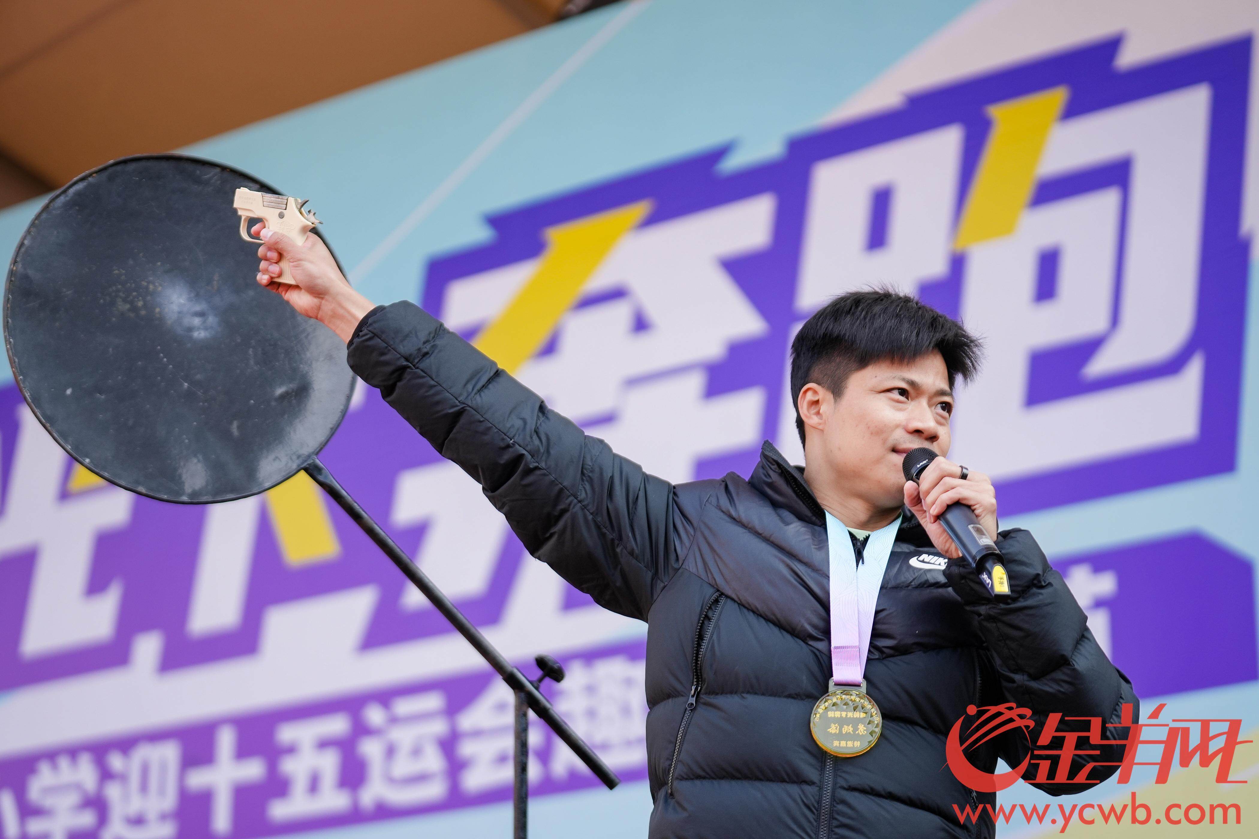 视频｜与“亚洲飞人”共传火炬小北路小学趣味体育节点燃“十五运”激情(图8)