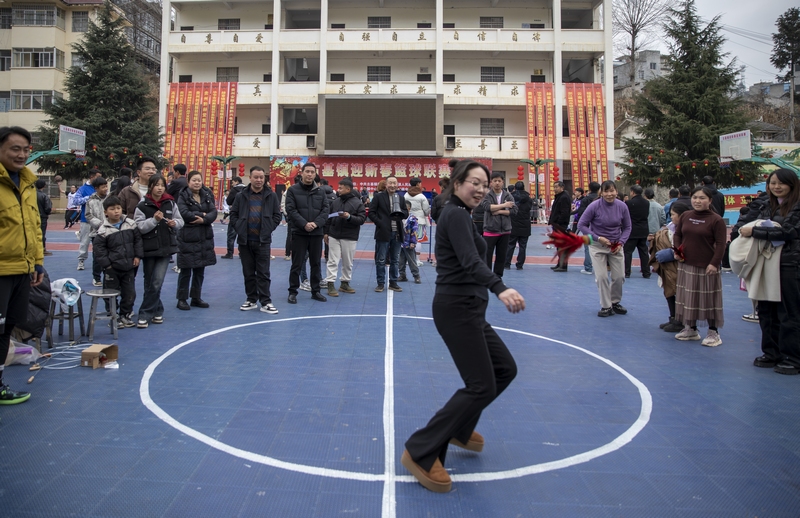九游体育：新春走基层 赫章：篮球民俗闹新春 欢欢喜喜过大年(图3)