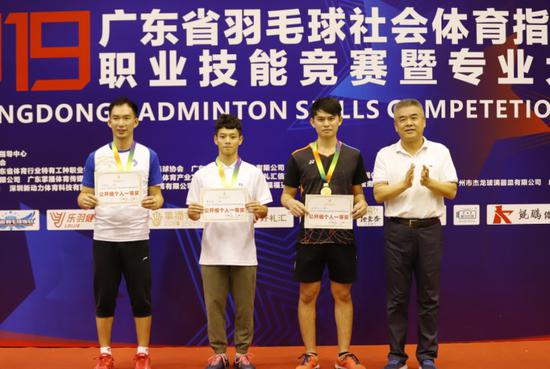 战慧敏荣获2024中国五人制金球奖：五人制足球的崛起与未来(图1)