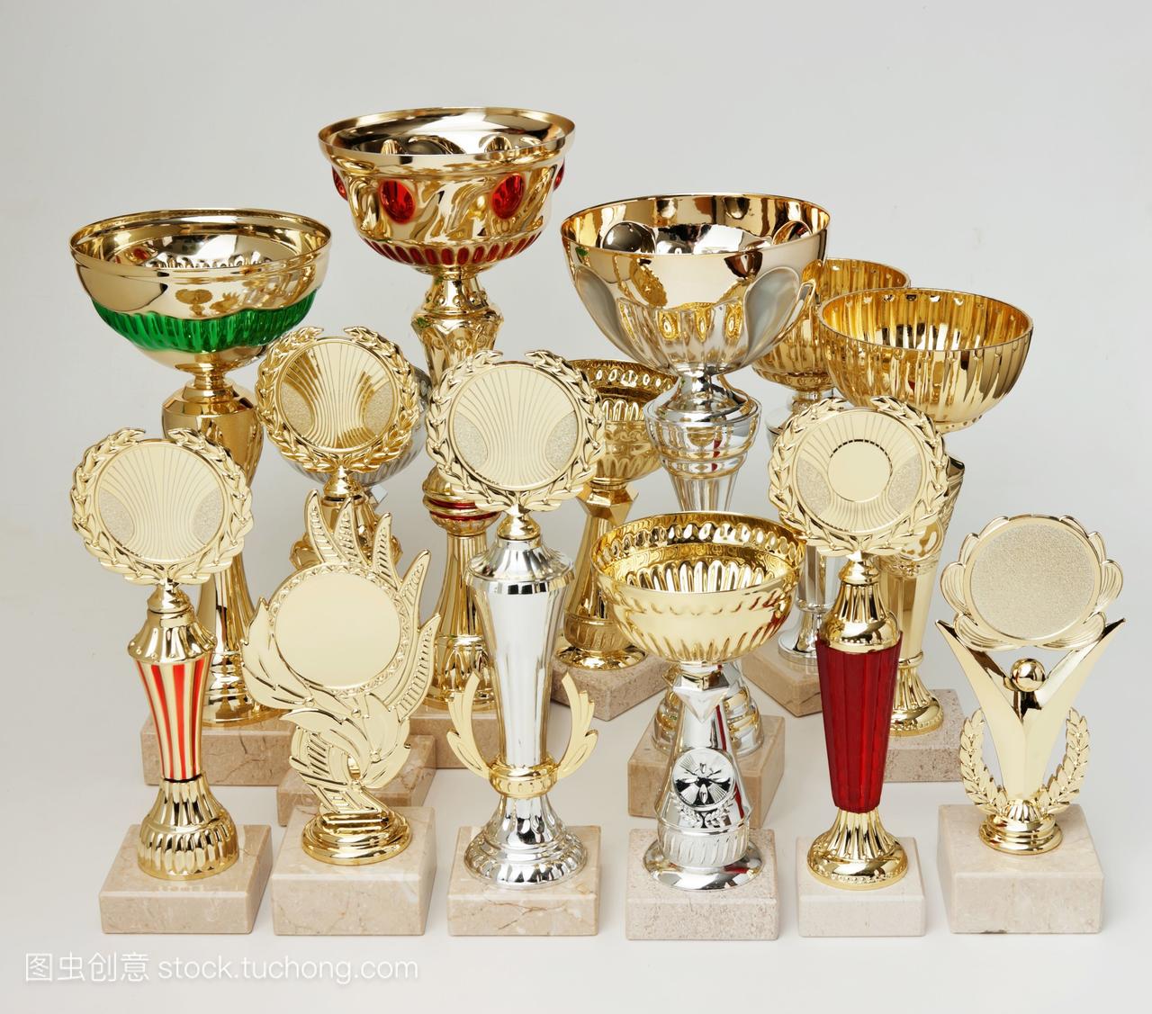 LPL常规赛奖项公布：Doinb当选MVP；TheShy、左手入选三阵