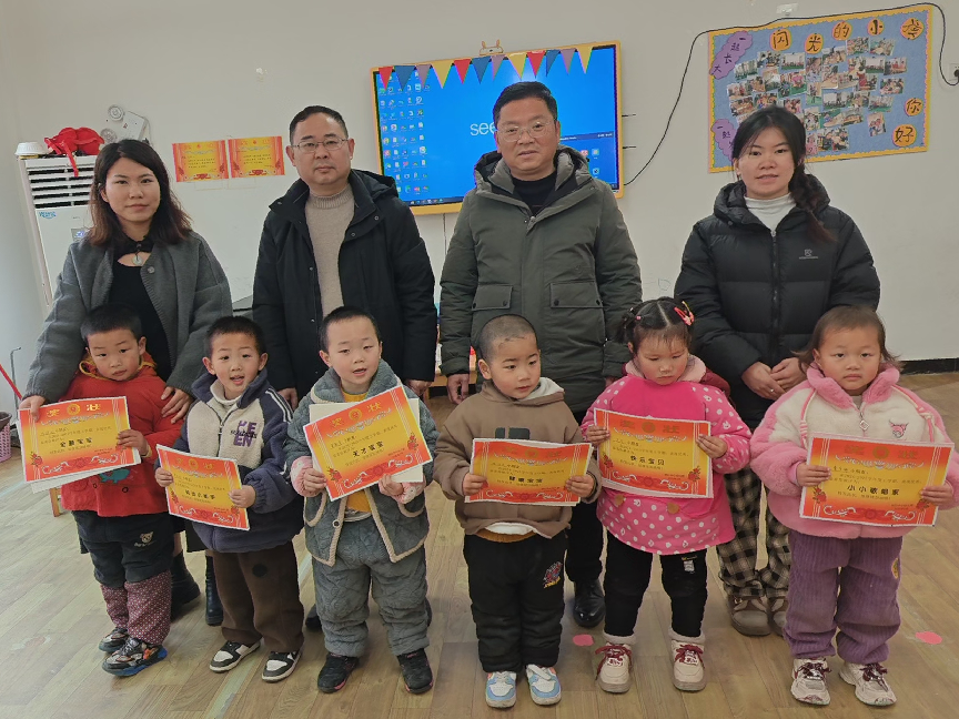 青春不负韶华 奋斗成就梦想——宜黄县圳口学校2024—2025年度上学期优秀学生表彰会(图4)