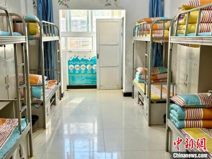 见闻：师生缘团结情——看青藏高原学校如何培土育苗？(图1)