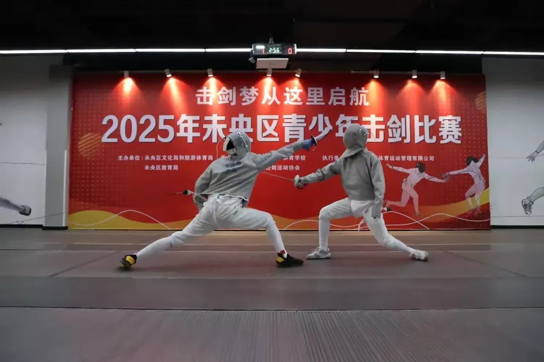九游体育：西航二中教育集团汉都新苑中学击剑队载誉归来(图1)