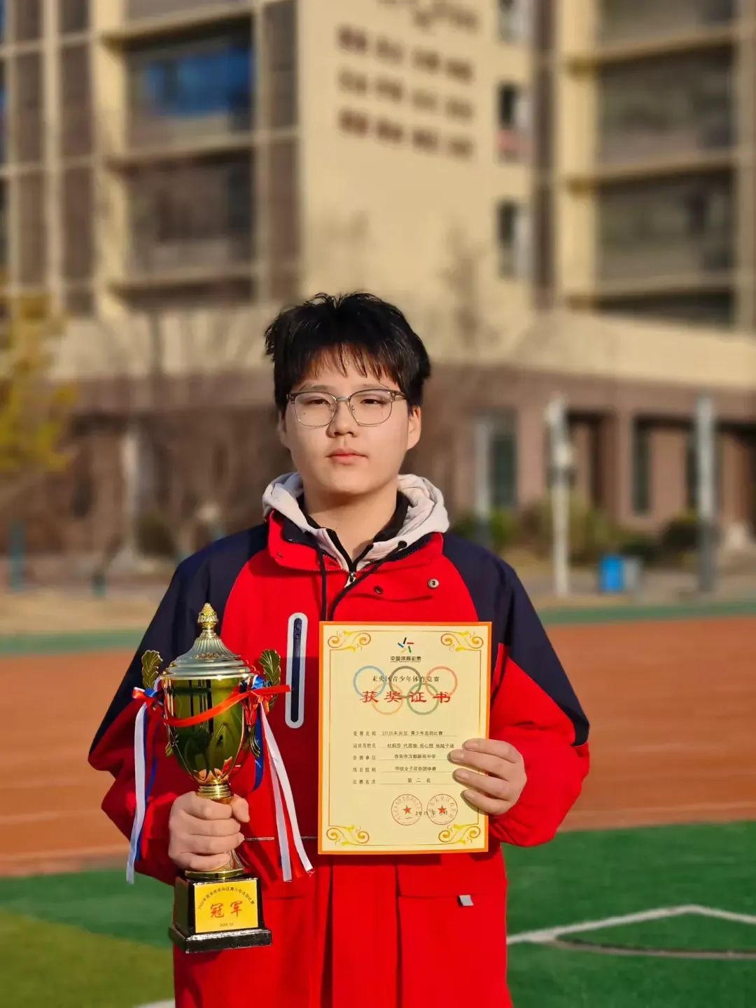 九游体育：西航二中教育集团汉都新苑中学击剑队载誉归来(图3)