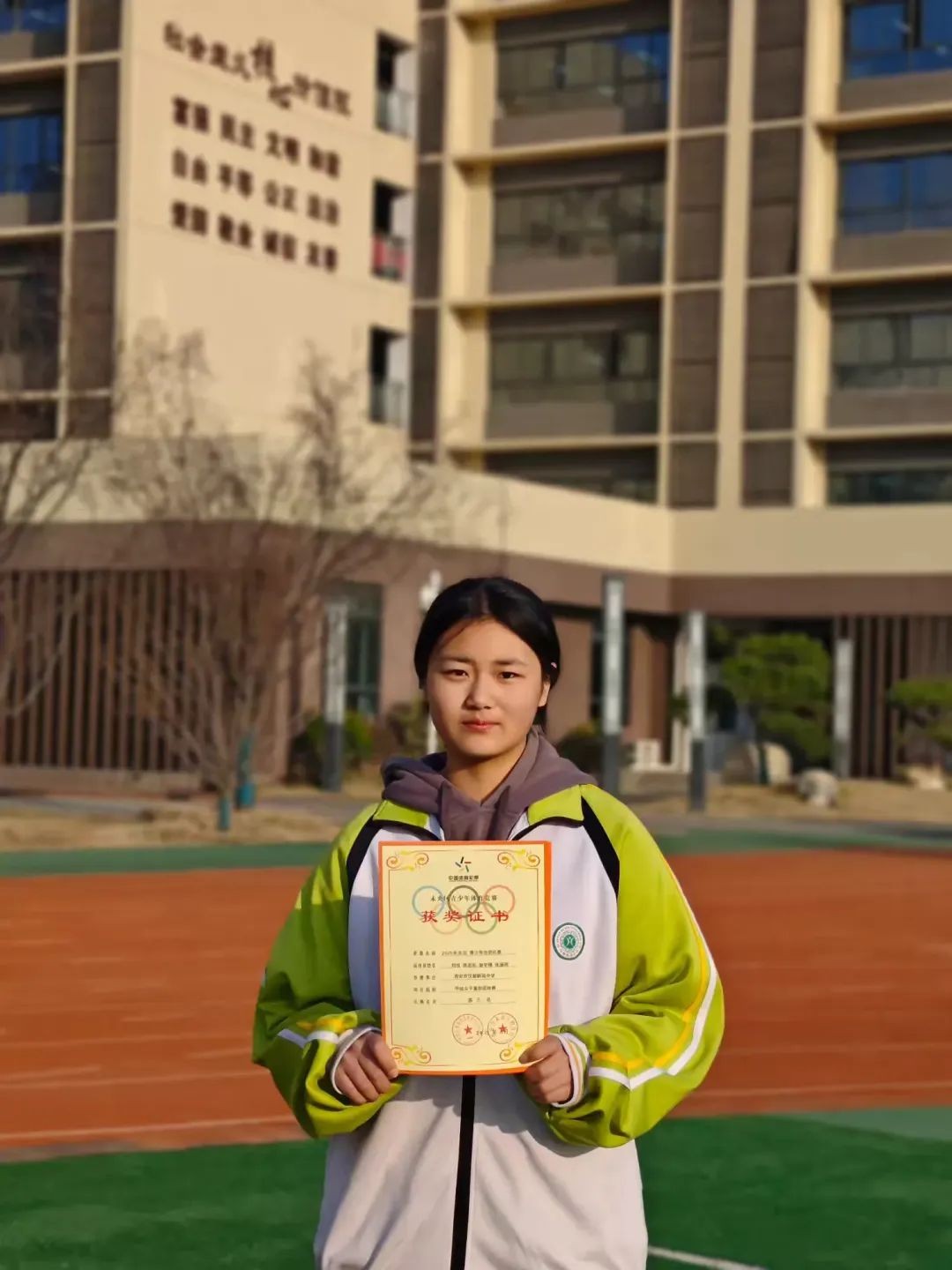 九游体育：西航二中教育集团汉都新苑中学击剑队载誉归来(图4)