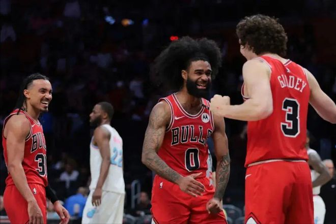 九游体育：NBA3月奖项出炉：SGA+科比怀特月最佳36+6新秀获奖哈登获提名(图1)