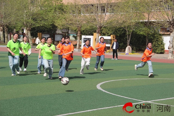 九游体育：绿茵场上展风采 校园足球绽活力——驻马店市第一小学首届“校长杯”足球联谊赛(图4)