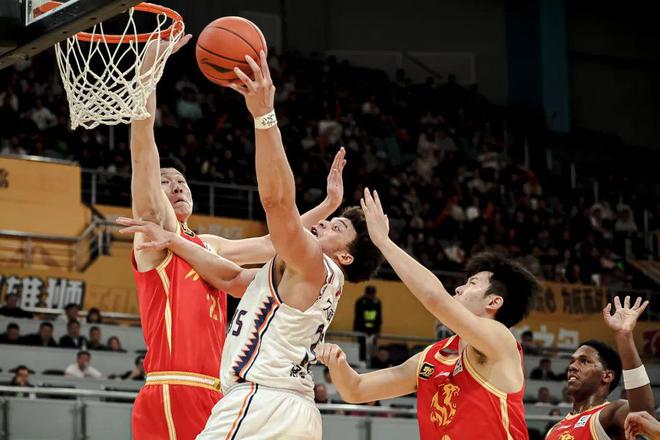 瞰体育 CBA、WCBA打得热闹前30却难寻国手(图1)