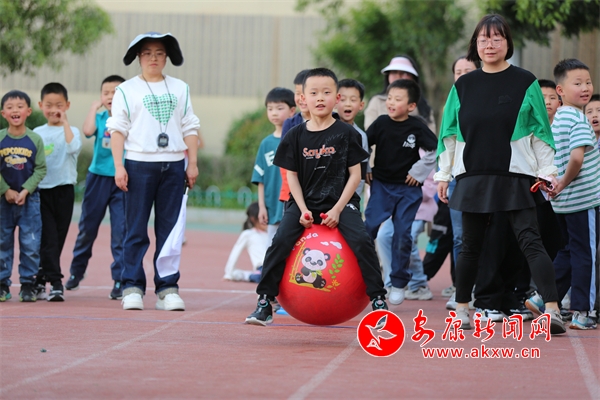 九游官网入口：幸福教育向阳奔跑 五育融合逐梦未来——安康市第一小学春季运动会侧记 - 安康新闻网(图1)