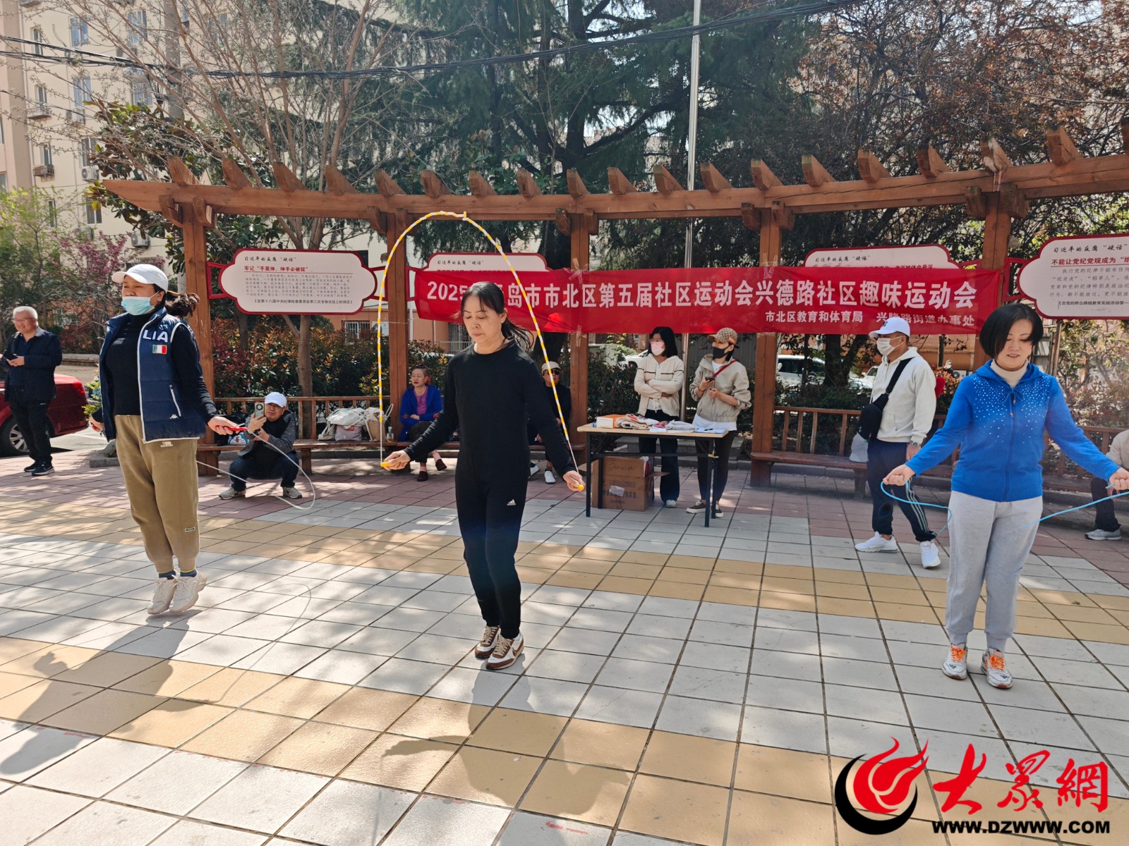 【全民健身】市北区兴隆路街道兴德路社区趣味跳绳比赛开赛！(图2)