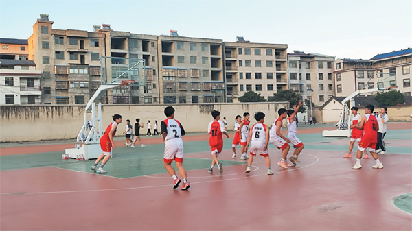房县第二中学：“体心”共舞让孩子“向阳奔跑”(图3)