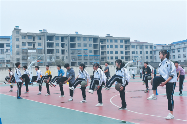 房县第二中学：“体心”共舞让孩子“向阳奔跑”(图4)