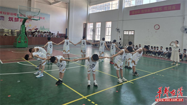 九游官网入口：宁远县莲花小学：“青莲杯”点燃少年热血！(图2)