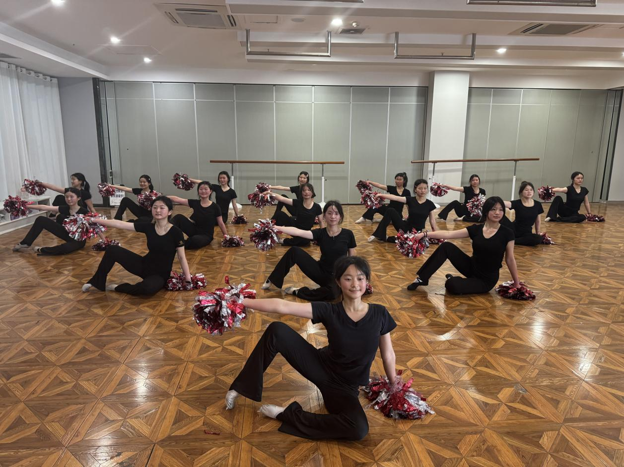 安庆市东升高中斩获中学甲组全国啦啦操规定动作一等奖(图1)