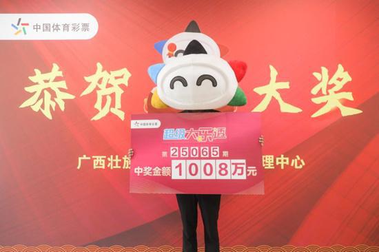 九游官网入口：南宁购彩者喜中1注大乐透一等奖 开奖次日火速领奖(图2)