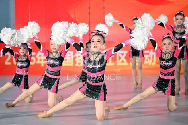 玩转比赛项目 成都校园里“世运风”盛行(图3)