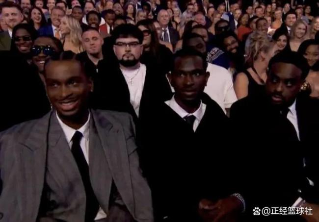 亚历山大当选ESPY年度最佳NBA球员奖！遭调侃：他周围人都有犯规麻烦 荣耀加冕再添新誉(图2)