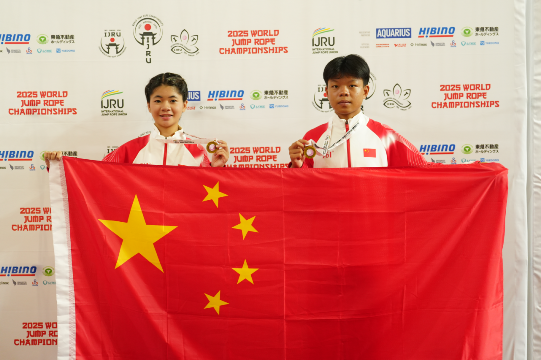 九游官网入口：文昌锦山中学跳绳队夺冠密码：一根彩绳撬动乡村教育的蝶变之路(图3)