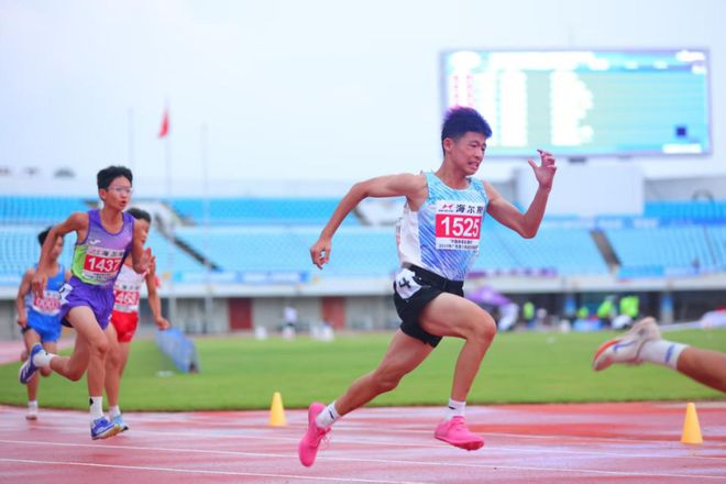 九游体育：黄心薇百米夺冠领衔钦州青少年田径代表队狂揽12个奖项！(图4)