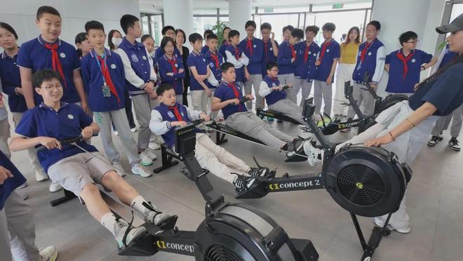 九游官网入口：书记、副校长、教导主任都是体育老师闵行这所学校教育怎么样？(图12)