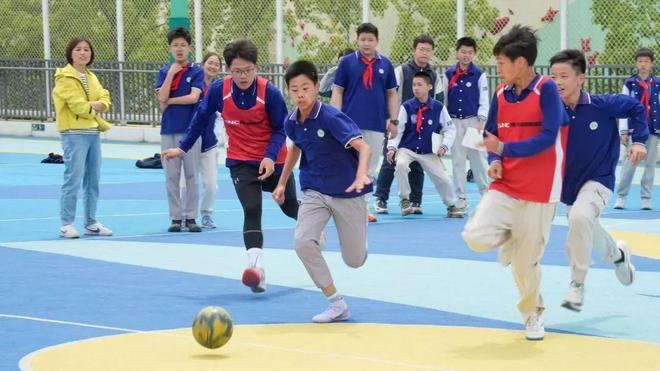 九游官网入口：书记、副校长、教导主任都是体育老师闵行这所学校教育怎么样？(图16)