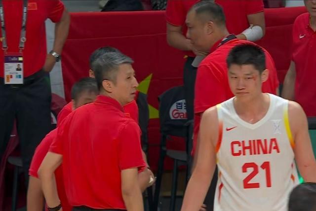 绝对硬汉！胡金秋受伤流血轰23+11：愿付出我的全部(图1)
