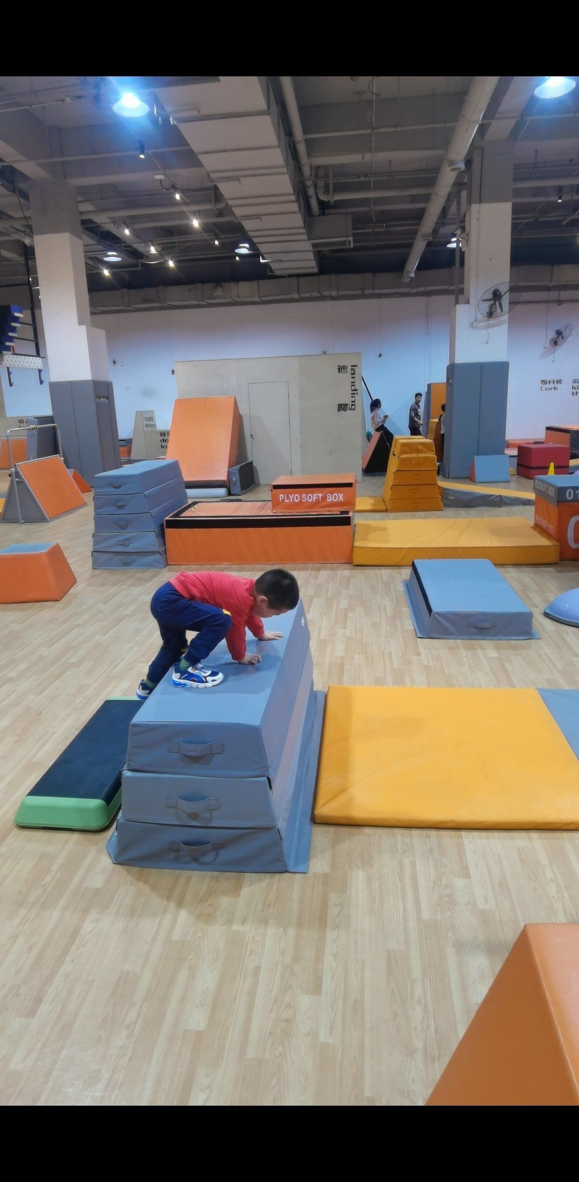 劝你别让孩子踢球了前辽宁铁人梯队球员现在沈阳街头抢单靠体能奔波生活异常辛酸(图1)