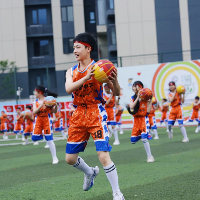 九游官网入口：长沙高新区虹桥小学：“五全体育”让学生体质强健起来